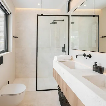 Elia Cove Luxury Ii *