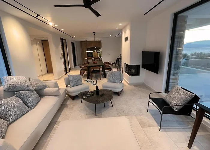 Elia Cove Luxury Ii Willa