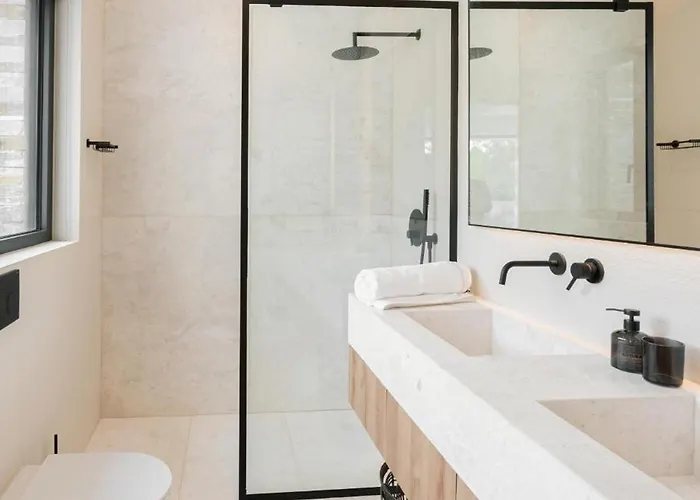 Elia Cove Luxury Ii *